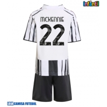 Camisa de Futebol Juventus Weston McKennie #22 Equipamento Principal Infantil 2025-26 Manga Curta (+ Calças curtas)